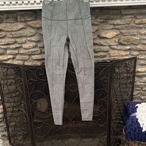 Sweaty Betty All Day 7/8  Sage Green &  Cream Swirl design Leggings with Pockets